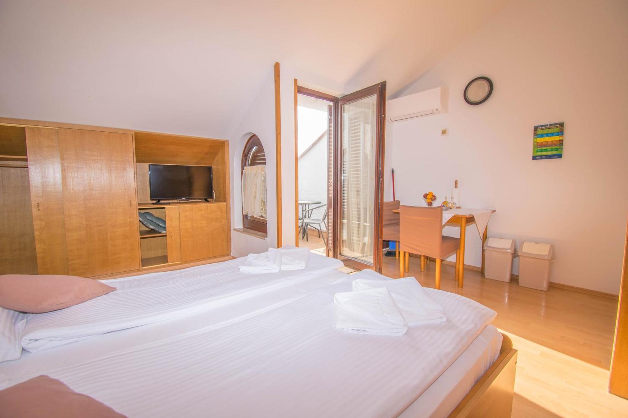 Apartments Punta & Vista In Krk Đảo Krk Ngoại thất bức ảnh